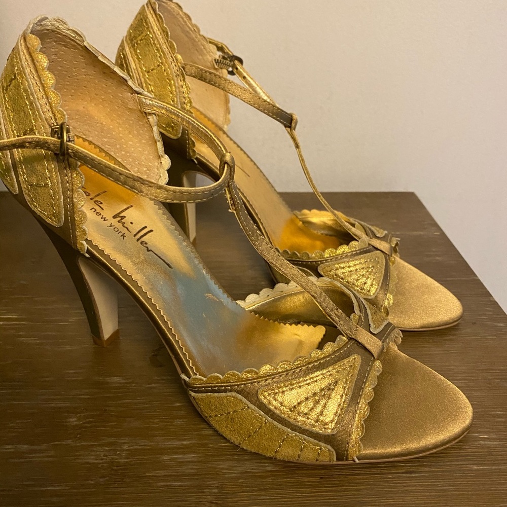 Nicole Miller gold t-strap sandal. - Picture 2 of 7